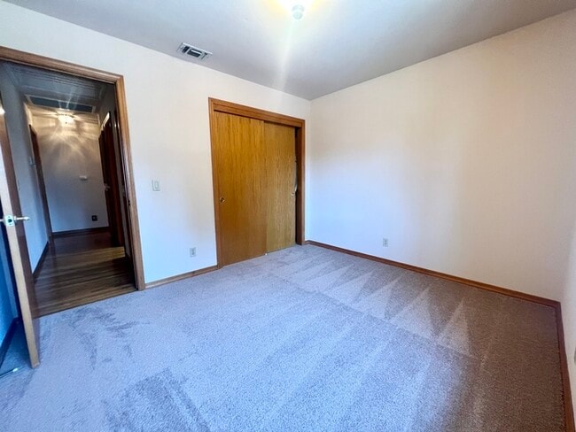 Building Photo - 1305 Manzano Way