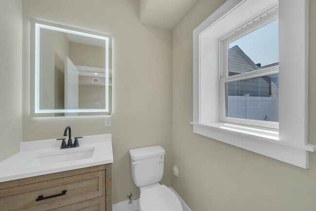 Building Photo - 275 Pearsall Ave