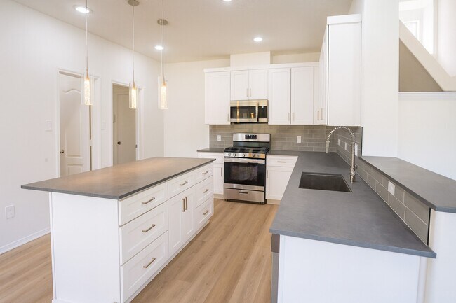 Building Photo - 20802 May Showers Cir