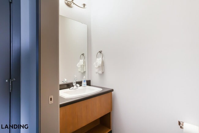 Building Photo - 2621 S Jefferson Ave