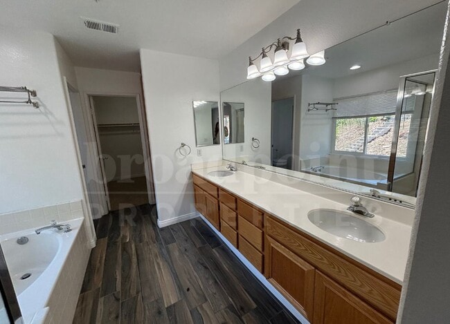 Building Photo - 848 Pohl Pl