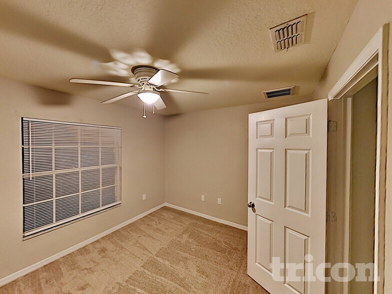 Building Photo - 14086 Amero Ln