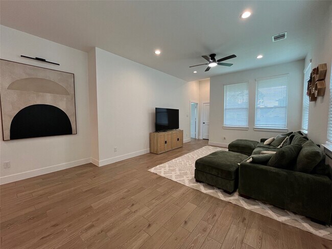 Building Photo - 177 Hidden Peak Dr