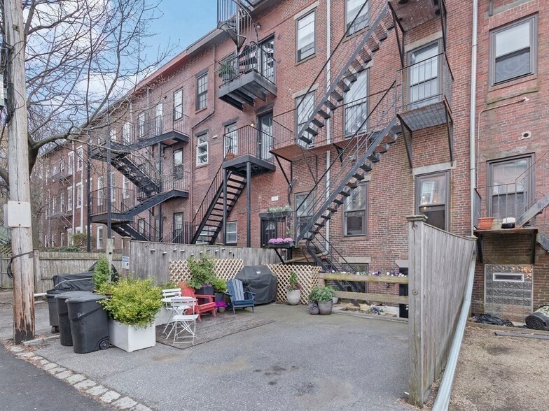 Building Photo - 15 Medford St