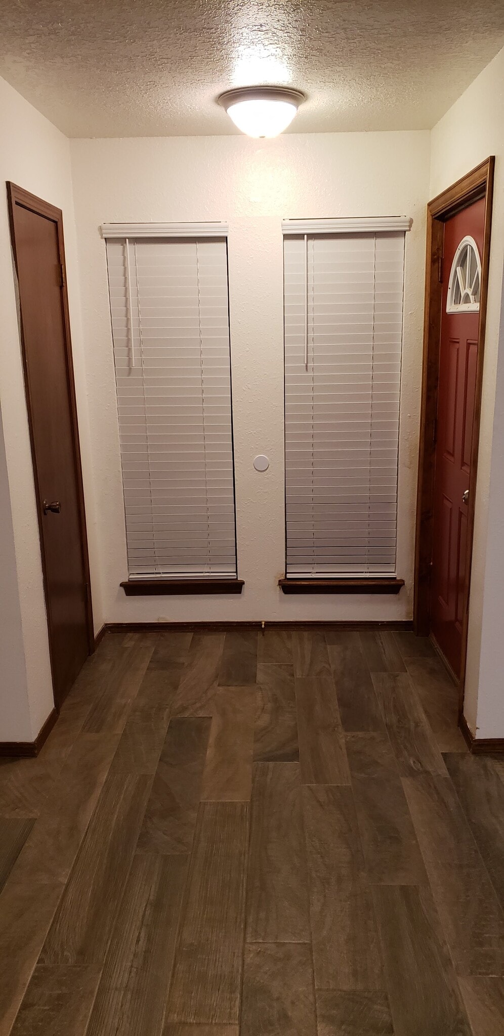 Entryway - 908 Acacia Cir