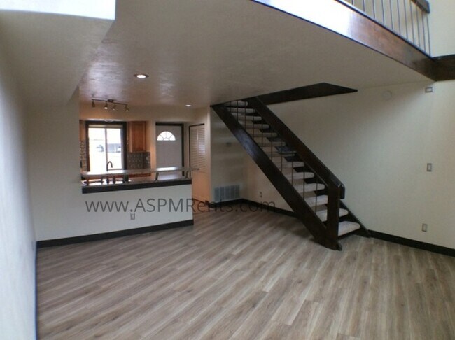 Building Photo - 1 bed, 1 bath, pool