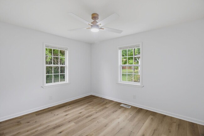Building Photo - 931 Marlboro St