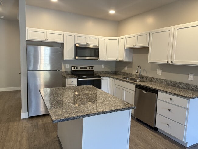 Building Photo - 783 N St Paul St