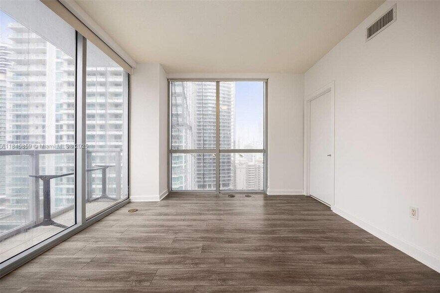 Building Photo - 1060 Brickell Ave