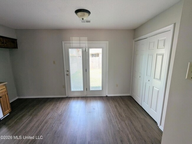 Building Photo - 3426 Laurelwood Dr