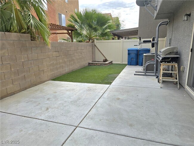 Building Photo - 1888 Molly Meadows St