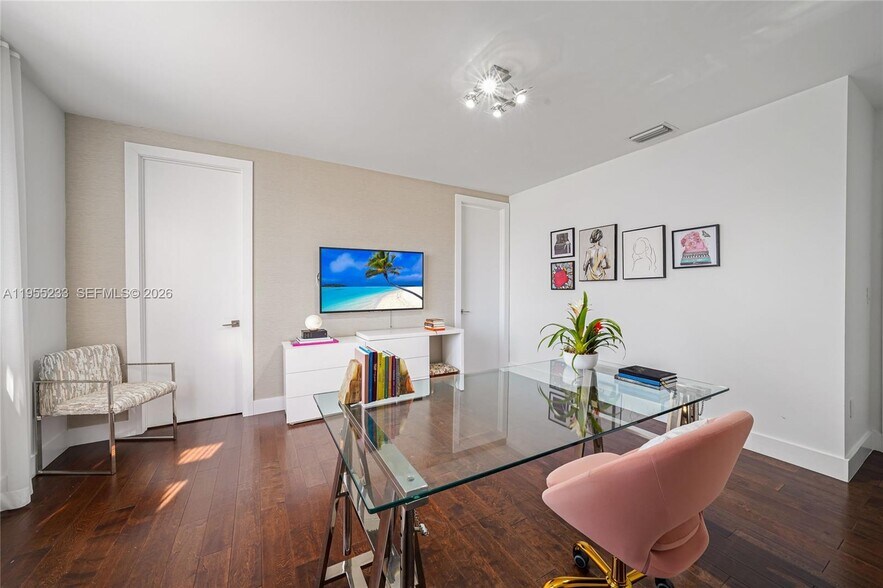 Building Photo - 7515 NW 99th Ave