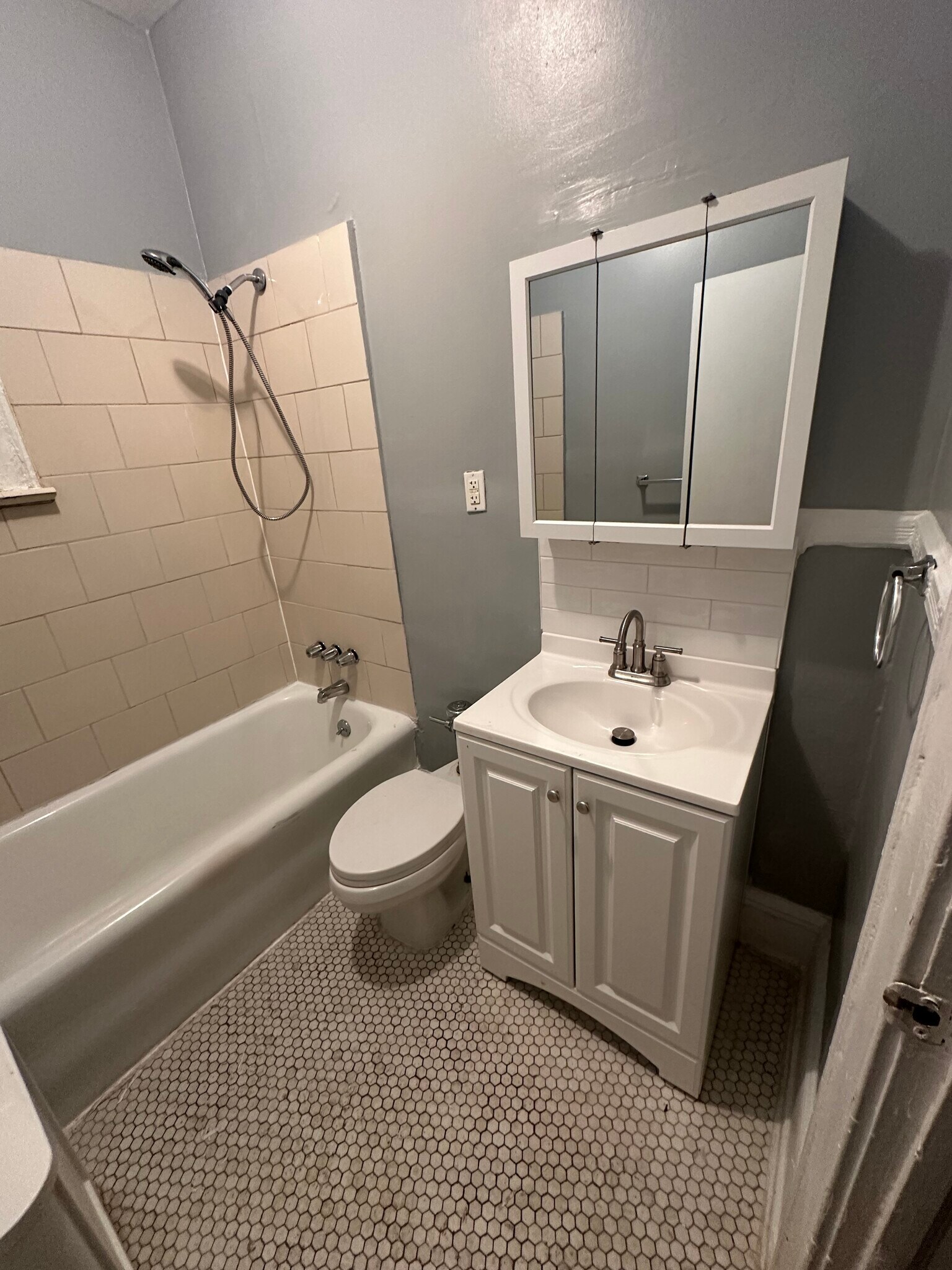 Building Photo - 403 Chestnut St