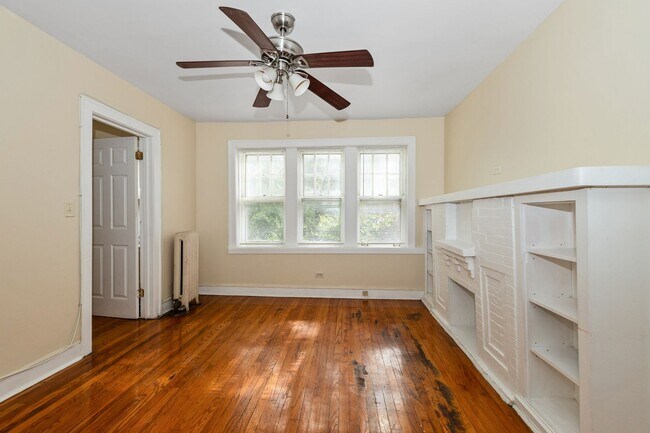 Interior Photo - 6156 S Albany Ave