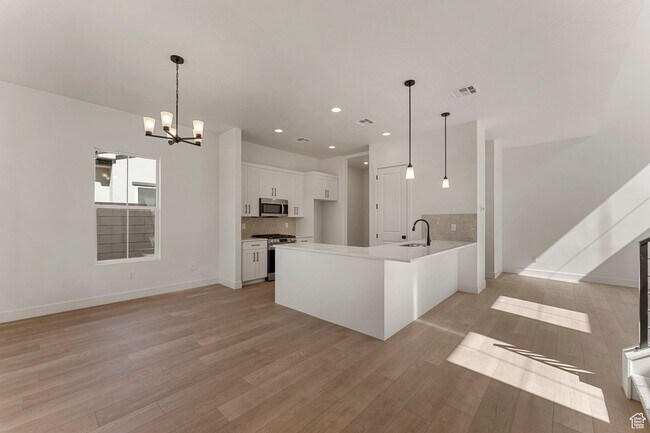 Building Photo - Brand New Holmes Home