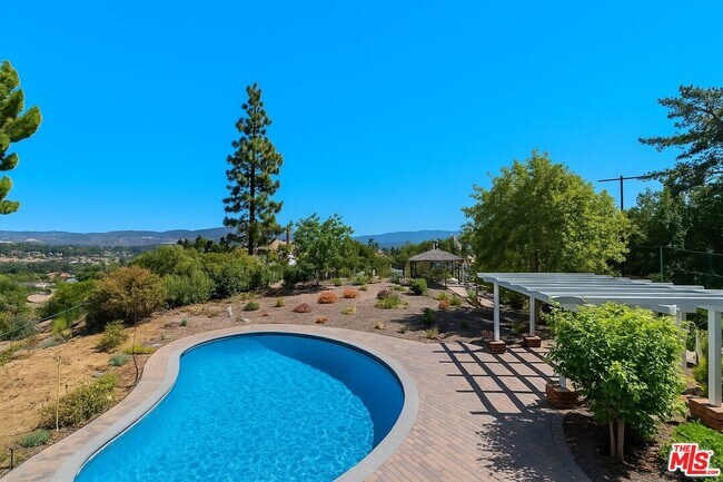 Building Photo - 21663 Ulmus Dr