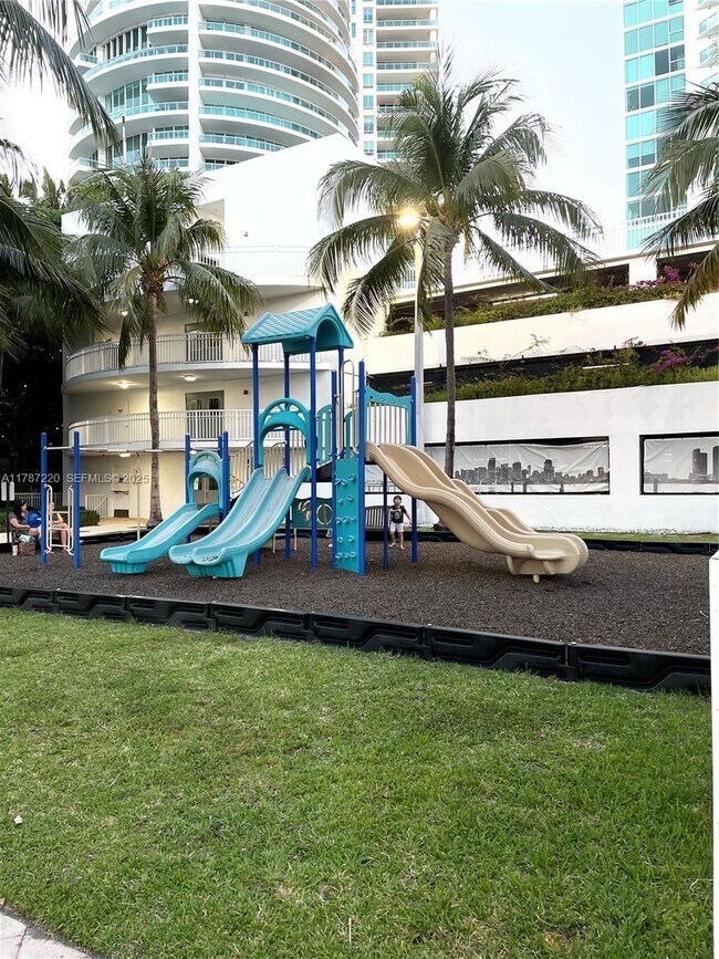 Building Photo - 2101 Brickell Ave