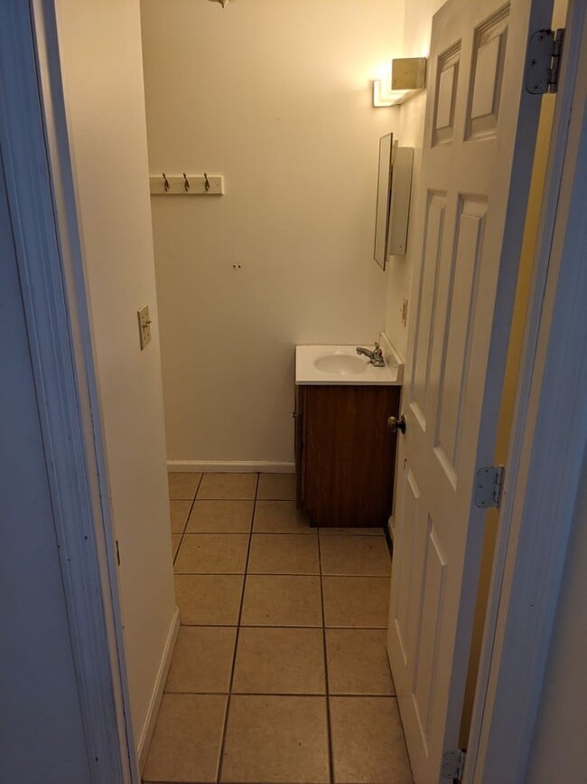 Building Photo - 1709 E Willow Ct