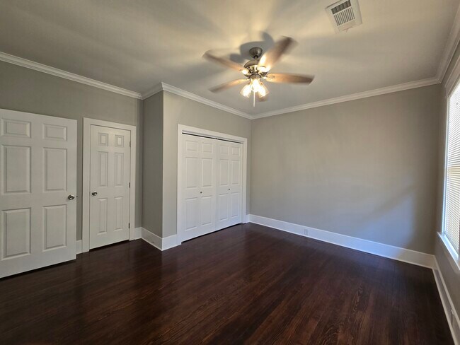 Building Photo - 328 Robinson Pl