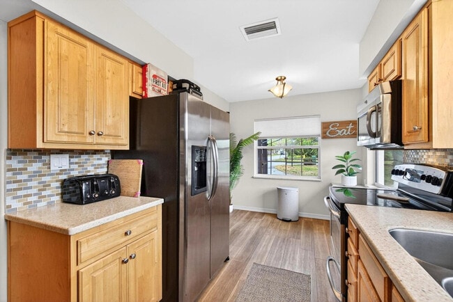 Building Photo - 10546 53rd Ave N