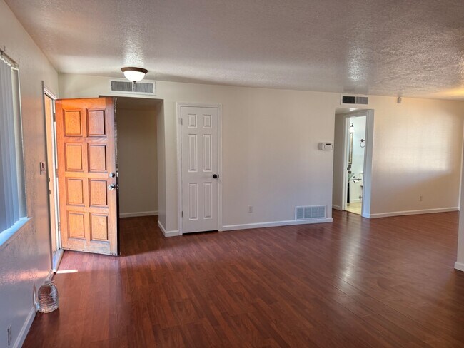 Building Photo - 3913 Pitt St NE