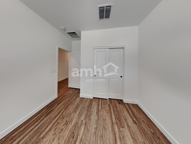 Building Photo - 4137 S 105th Dr