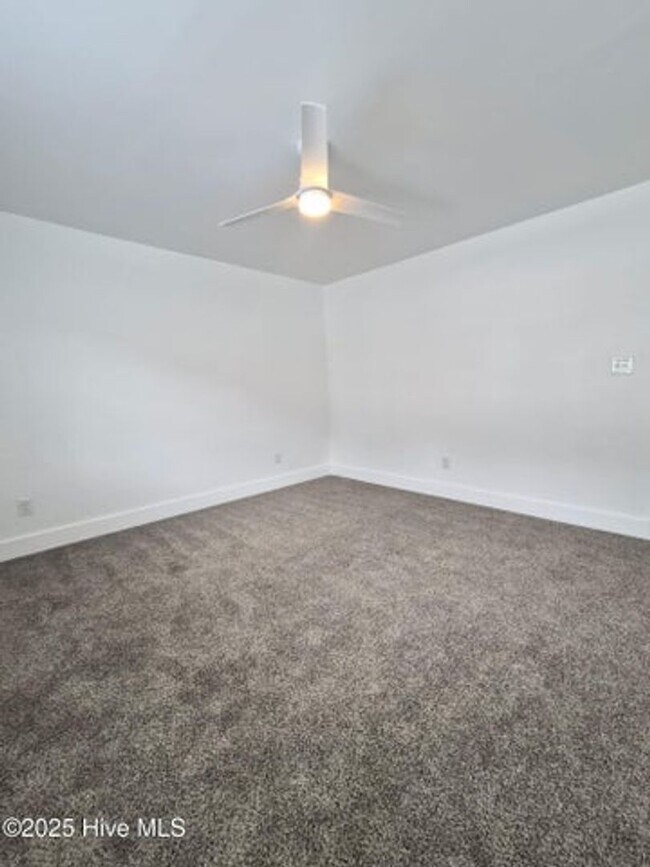 Building Photo - 411 Myrtlewood Cir