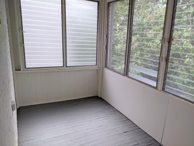 Building Photo - 1405 W Jarvis Ave