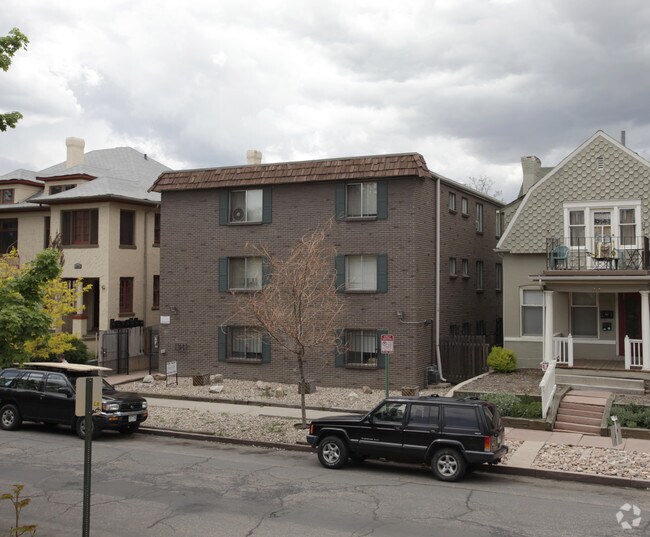 Primary Photo - La Hoya Apartments