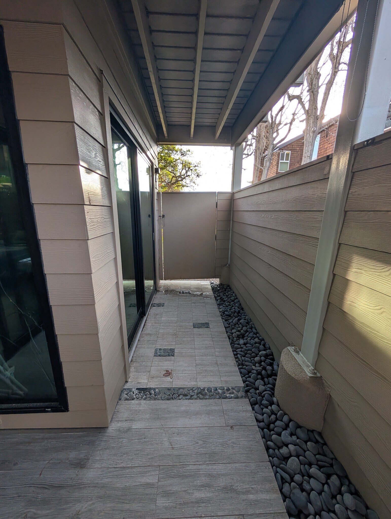 Building Photo - 245 S Helix Ave