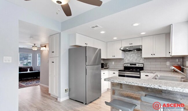 Building Photo - 2600 Brookside Dr