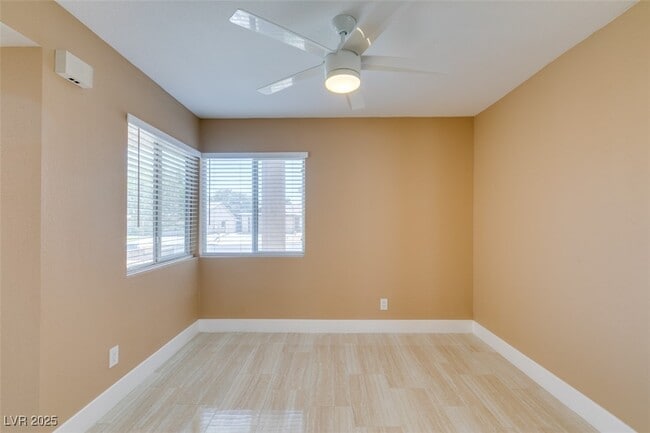 Building Photo - 3966 Green Leaf Dr