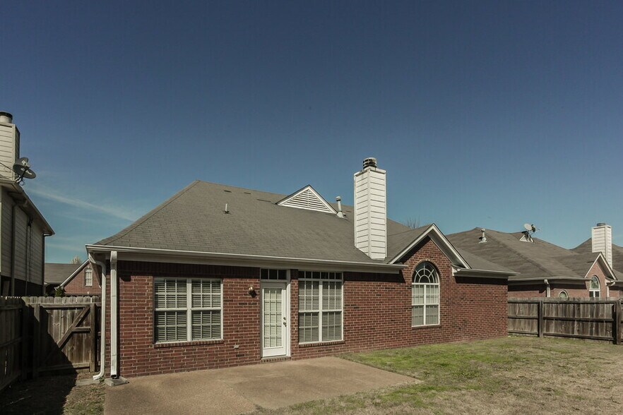 Building Photo - 10183 Tall Hickory