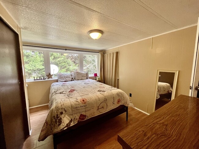 Building Photo - 27 Mandalay Dr