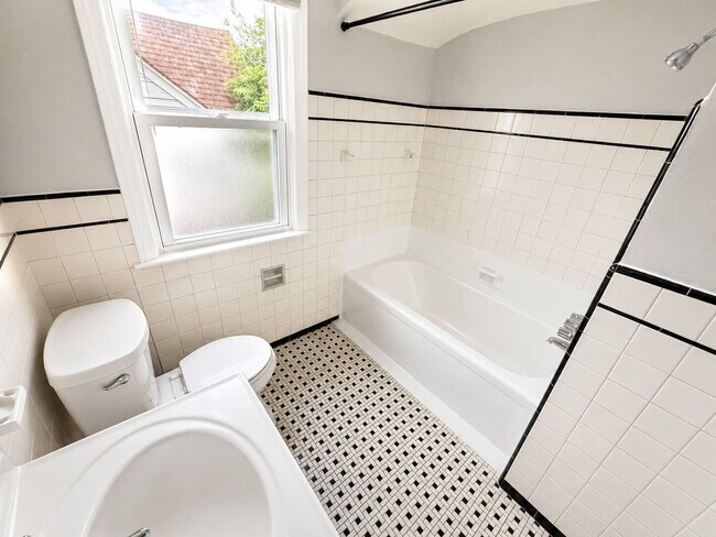 Building Photo - Spacious 3-Bedroom Home Ready for Move-In