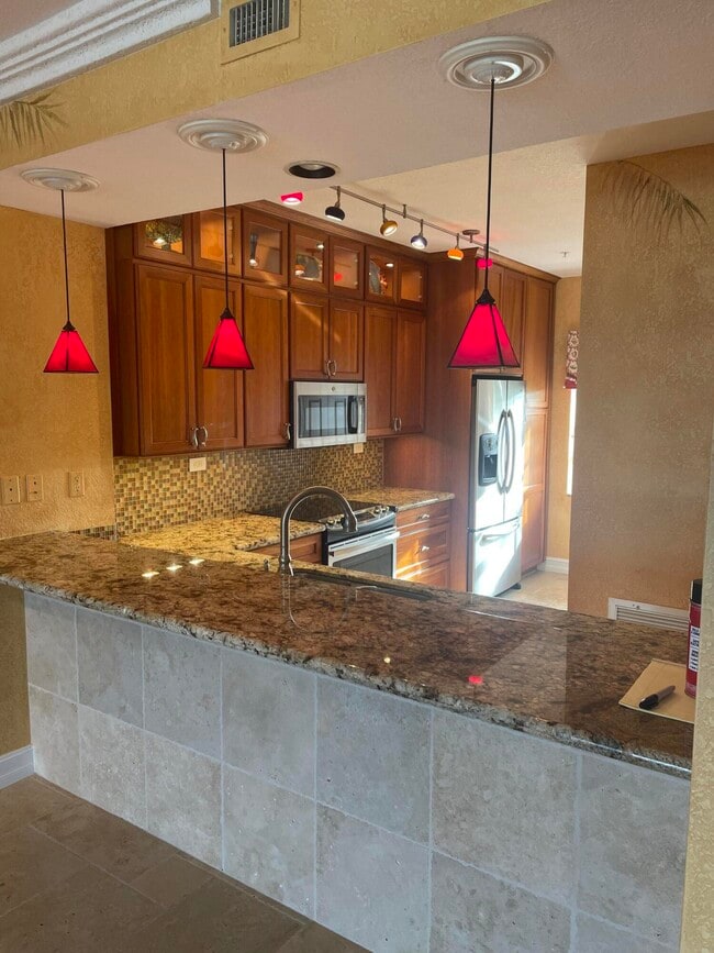 Building Photo - 5605 College Rd