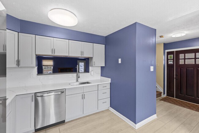 Building Photo - 5411 Castlestone Dr