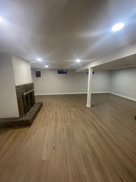 Building Photo - 360 W Oriole Trl