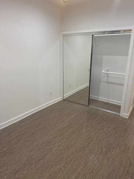 Building Photo - 9910 Robbins Dr