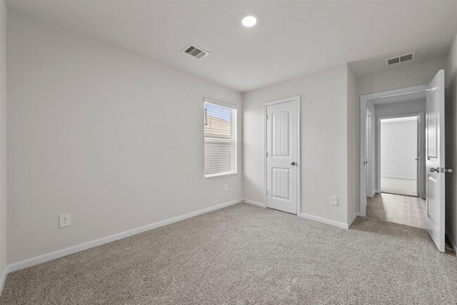 Building Photo - 320 Darwin Pl