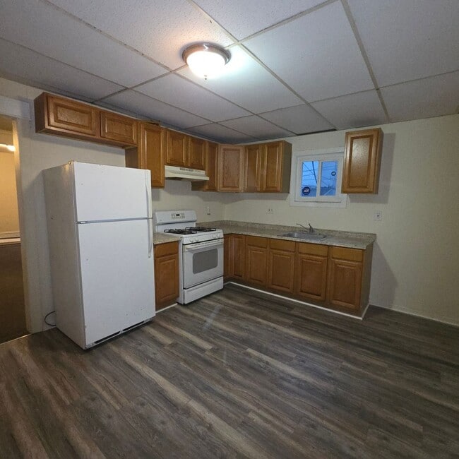 Building Photo - Renovated 3 bedroom House