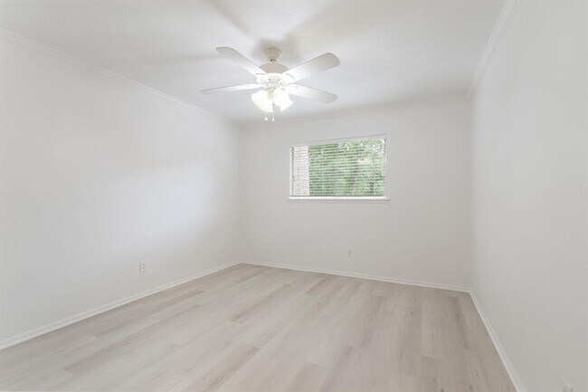 Building Photo - 77 Crystal Lake Ln