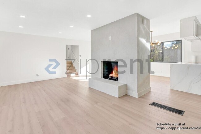 Building Photo - 7640 SW Whitford Dr