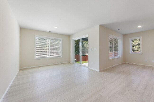 Building Photo - 7801 24th Ct SE