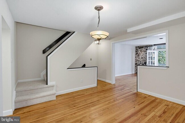 Building Photo - 871 Oella Ave