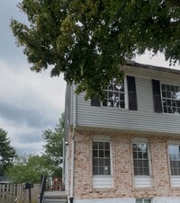 Building Photo - Beautiful 3 bed 2.5 Br Townhome Coming Soon