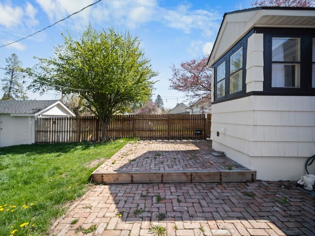 Building Photo - Spacious 4-Bedroom Home w/large Outdoor Sp...