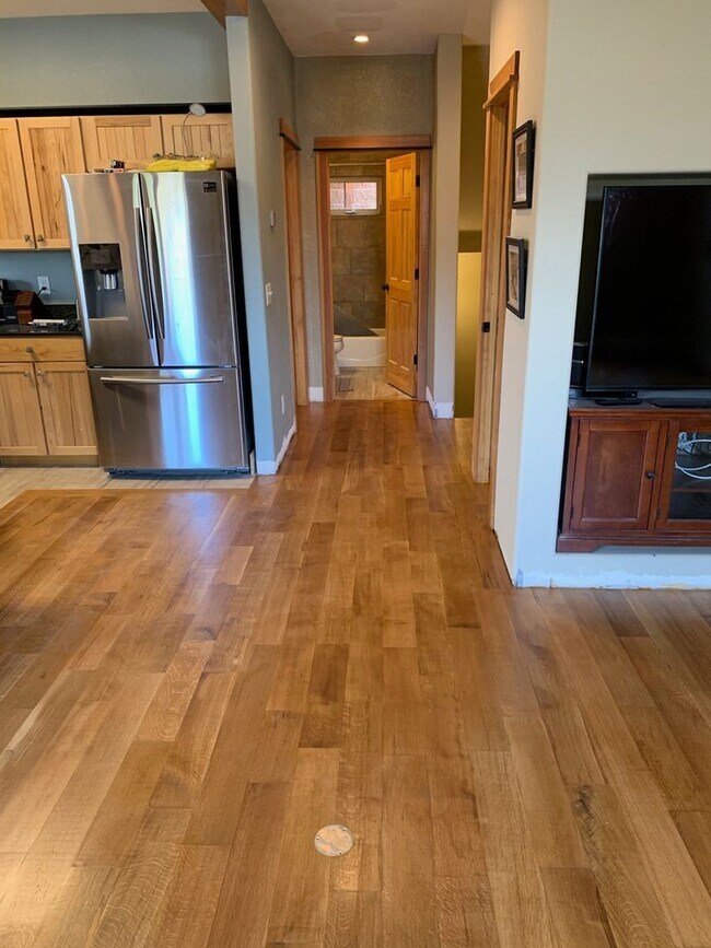 Building Photo - Spacious 3BR 3BA Townhome in Durango