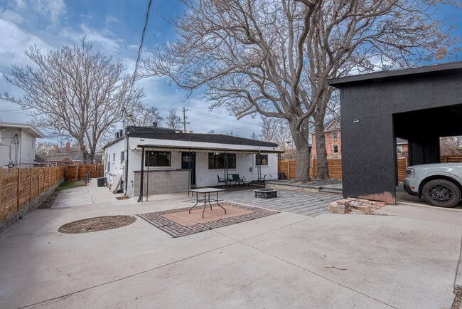 Building Photo - 2454 Irving St