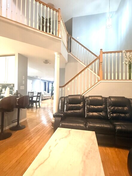 Building Photo - 24 Lee Ct